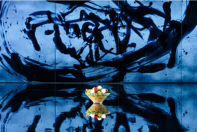 チームラボプラネッツ（東京・豊洲）に、京都発のヴィーガンラーメン店が本日10月8日オープン。新たなアート空間、作品で使用したランを持ち帰ることができる花屋も新設。のサブ画像1