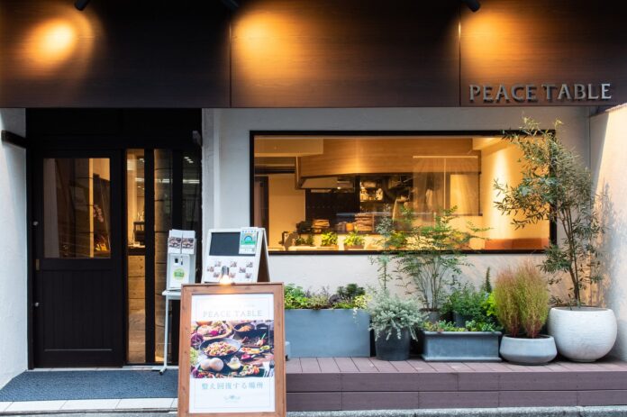 個人の体質やその日の体調に合わせてメニューが変わる！？年末の疲れを癒す、日本初の“パーソナルヴィーガンレストラン”「PEACE TABLE」12月1日（水）にグランドオープンのメイン画像