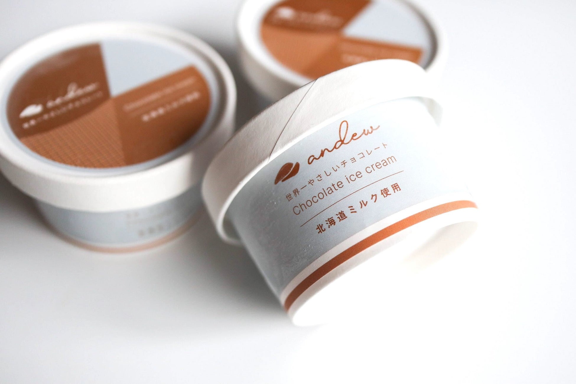 【世界一やさしいチョコレートandew】【数量限定】ブランド初のチョコレートアイスクリームの発売を開始。北海道産ミルクとナッツの香りあふれるandewのコラボをぜひお楽しみください。のサブ画像2