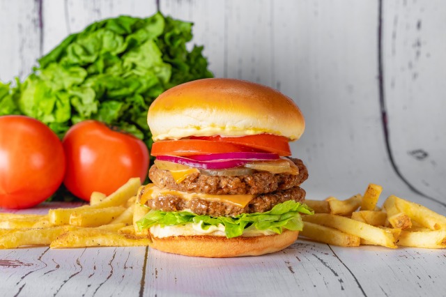 【TGI フライデーズ】動物性食品の摂取を減らす“フレキシタリアン”に向けたプラントベースドバーガーのメイン画像