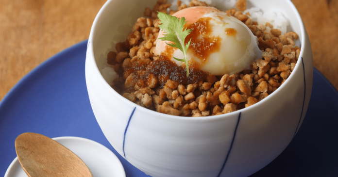 豆腐から作る植物由来の新食材「TOFU MEAT（トーフミート）」、駒澤大学の学生食堂にて『そぼろ丼』を100食限定で販売実施のメイン画像