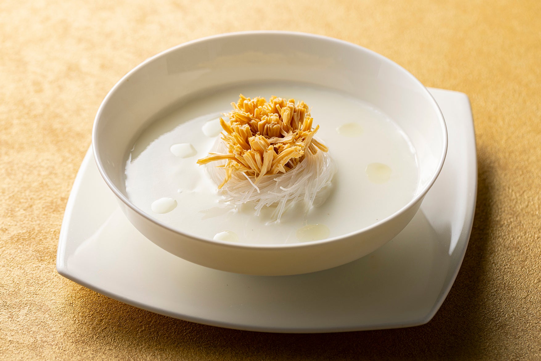 コンラッド東京、中国料理「チャイナブルー」にて期間限定でヴィーガンメニューを提供のサブ画像3_豆腐花　豆乳と春雨、湯葉のあんかけ