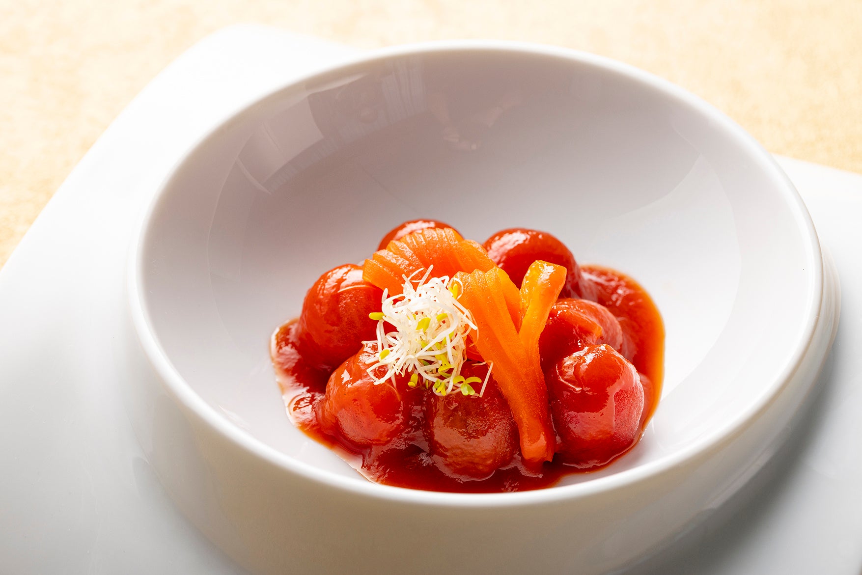 コンラッド東京、中国料理「チャイナブルー」にて期間限定でヴィーガンメニューを提供のサブ画像9_米酢の酸味をきかせた　トマトとパプリカの煮込み