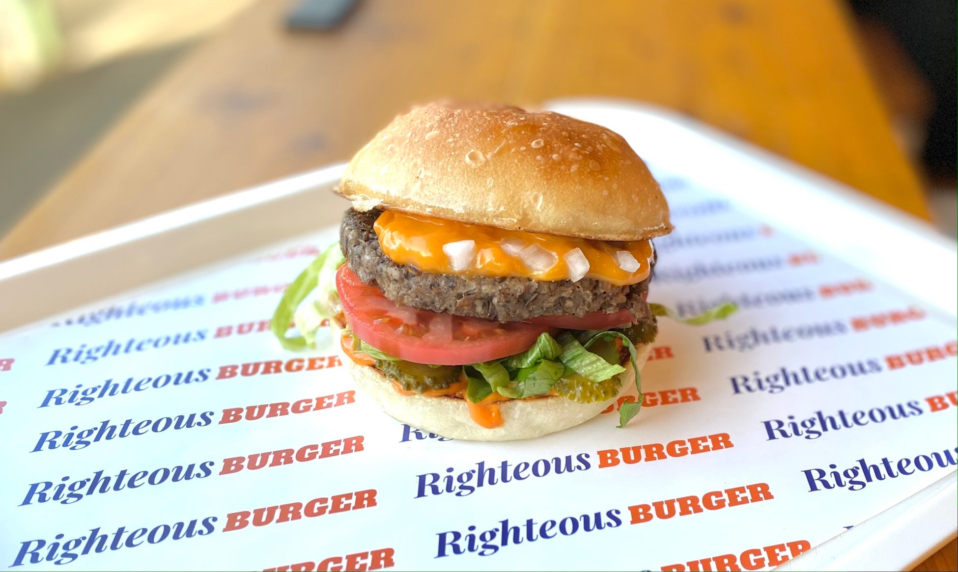 イベントでも行列の大人気ヴィーガンバーガー専門店“Righteous Burger”が12月16日 二子玉川～用賀に路面店をOPEN !のサブ画像5_ライチャスチーズバーガー