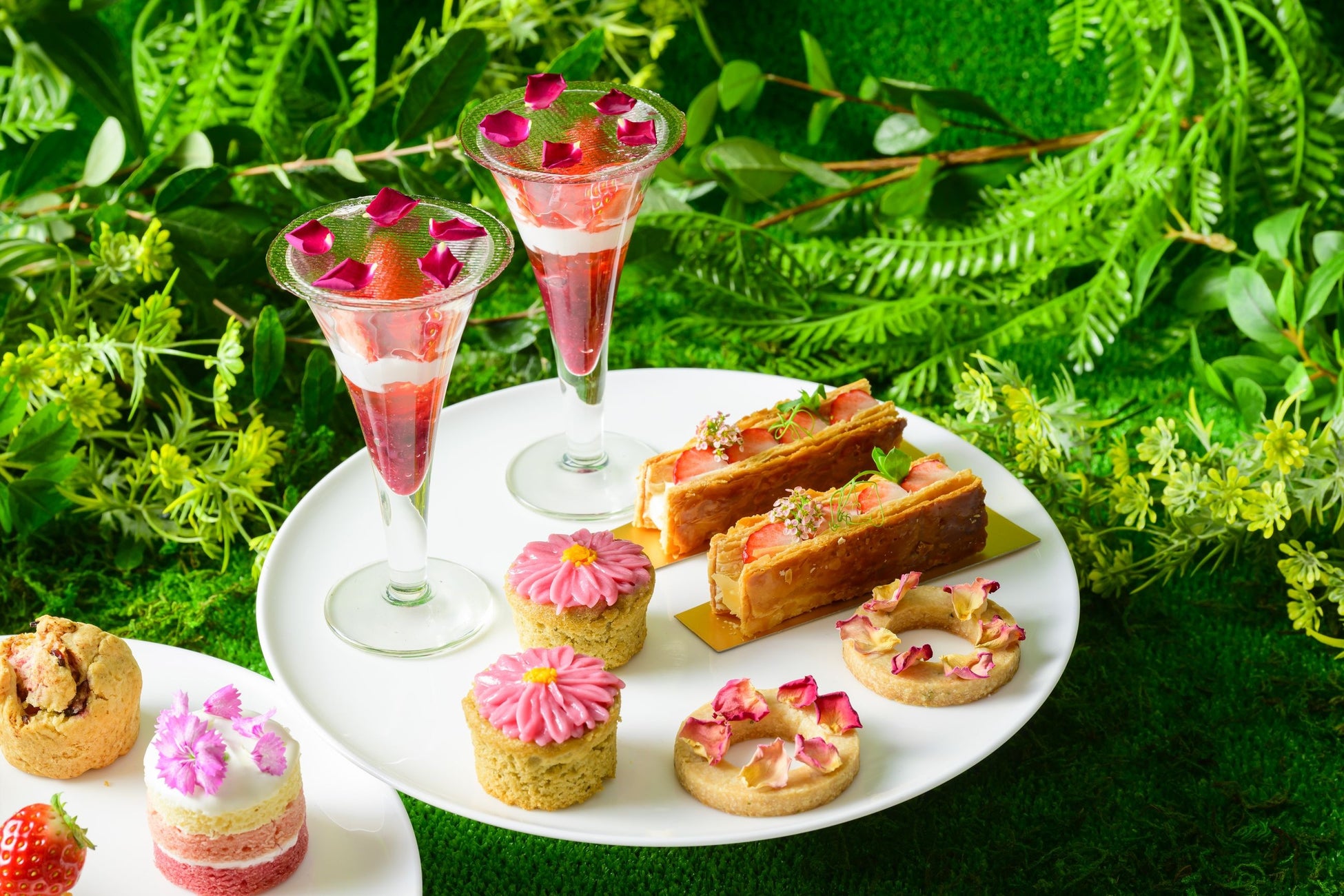 東京マリオットホテル「Flower Garden」をテーマにうららかな春をヴィーガンスイーツで優雅に愉しむ「Vegan Afternoon Tea -Spring-」を発売のサブ画像2_スイーツ（上段）　イメージ