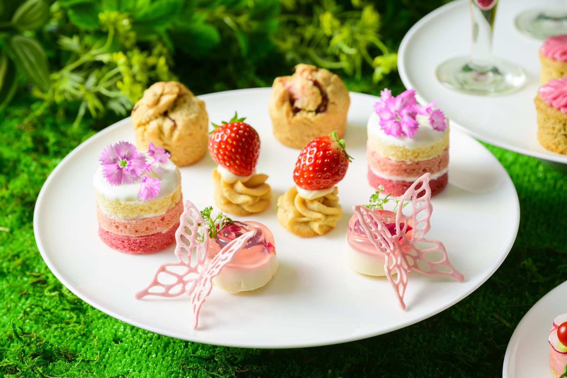 東京マリオットホテル「Flower Garden」をテーマにうららかな春をヴィーガンスイーツで優雅に愉しむ「Vegan Afternoon Tea -Spring-」を発売のサブ画像3_スイーツ（中段）　イメージ