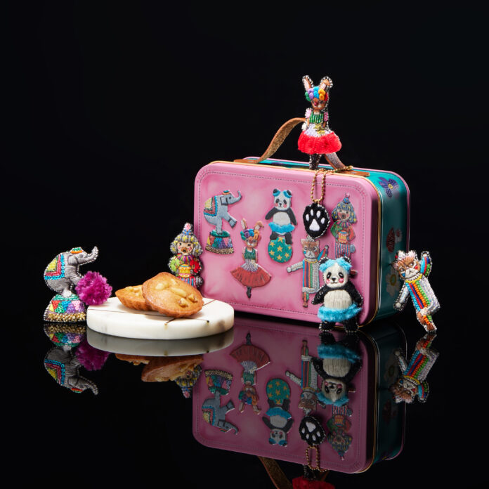 「パンダの肉球チャーム付き　刺繍バッグ缶」キャラメル味のパンケーキみたいなグルテンフリー＆ヴィーガンケーキを発売、ヘルシースイーツ専門　青山デカーボからのメイン画像