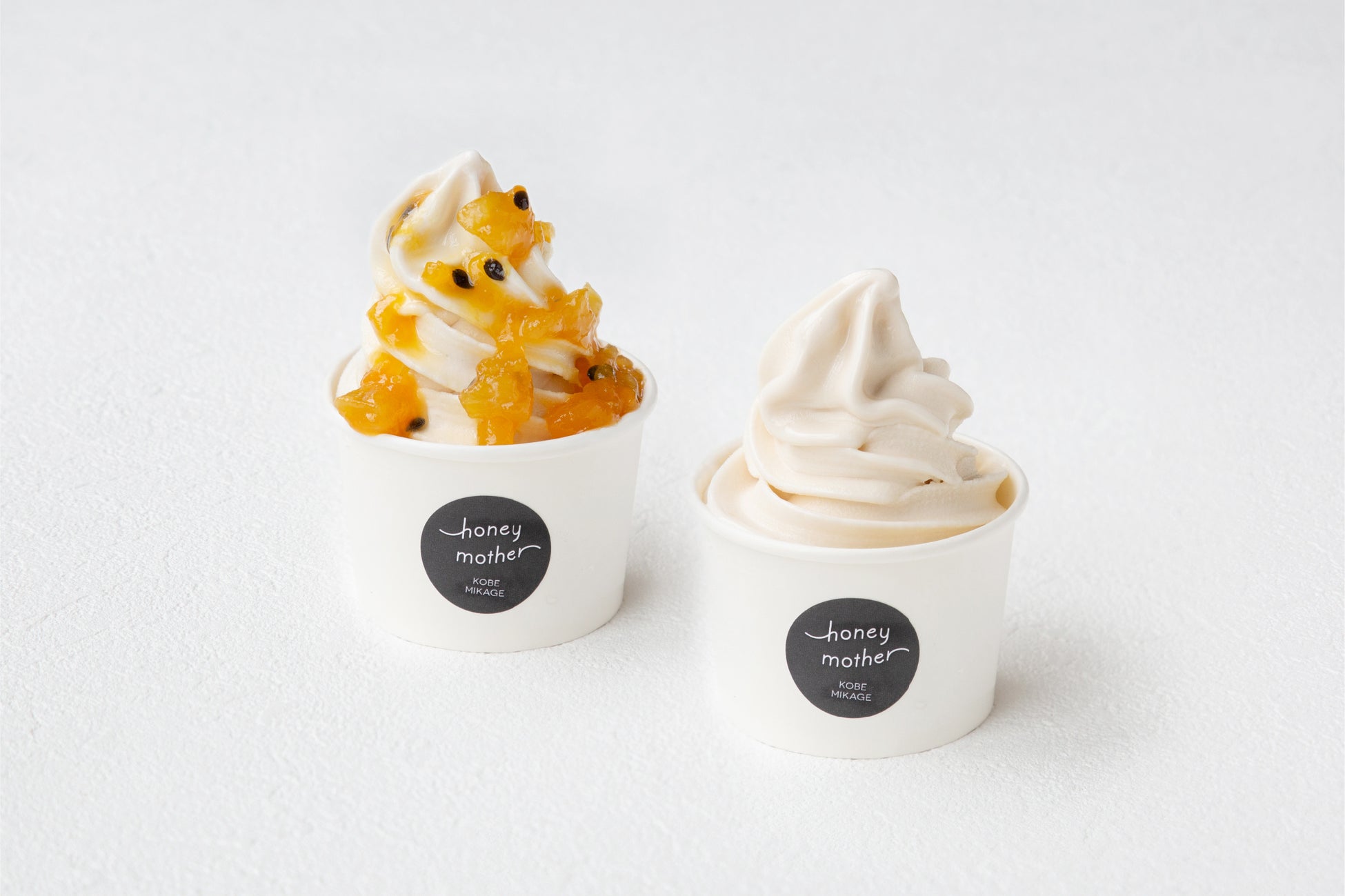 「垣根のない食」でサスティナブルな未来めざす神戸のハニーマザー、乳・卵・白砂糖不使用のヴィーガンソフトクリームミックスを発売。のサブ画像6_フルーツソースはイメージです