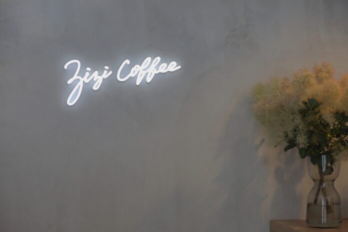 【ベアミネラル】「オリジナル ピュア セラム カバーアップ クッション」発売記念。8月4日～ 韓国系カフェ 札幌 ZIZI COFFEE(ジジコーヒー)とコラボレーション開始のメイン画像