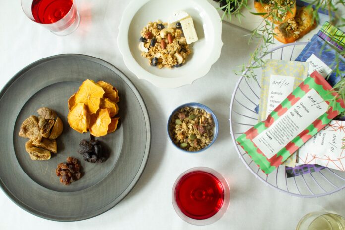 グラノーラ専門店「and/or」がホームパーティーや家飲みにも最適な簡単アレンジレシピを公開開始！パッケージデザインは全30種類、1食分個包装のグラノーラは手土産にもぴったり。のメイン画像