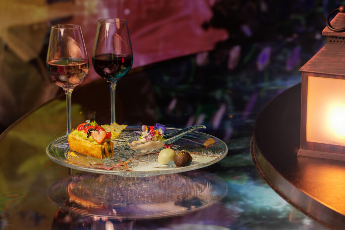 クリスマスにG7社交夕食会の演出を手がけたネイキッドの食×アートの特別コースのメイン画像