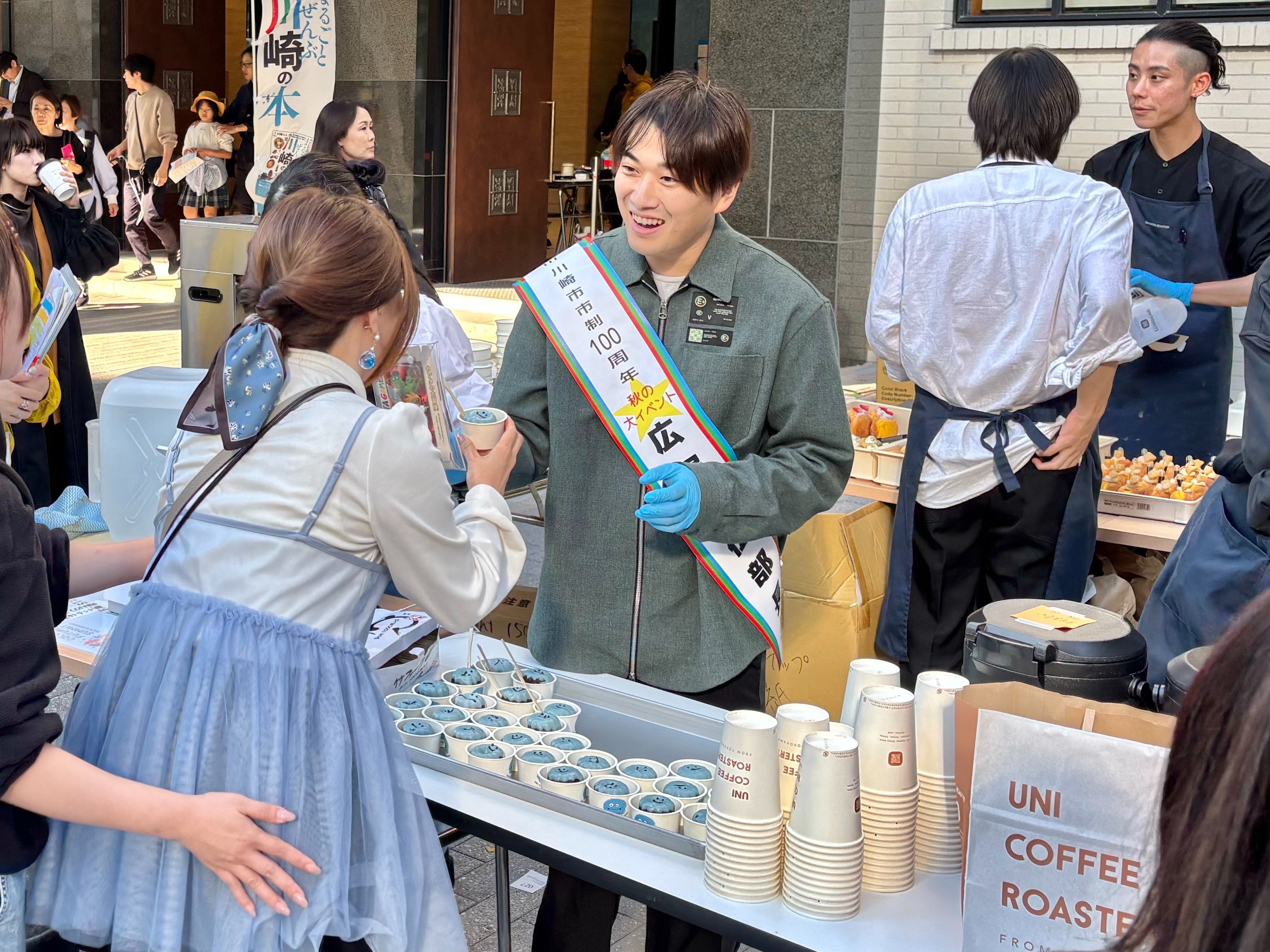 【川崎市市制100周年記念事業】「川崎愛　遊びつくす　３日間」秋の４大イベントを開催しました！のサブ画像12_本イベントの広報宣伝部長である 「水溜りボンド」カンタさんコラボのカヌレ販売など