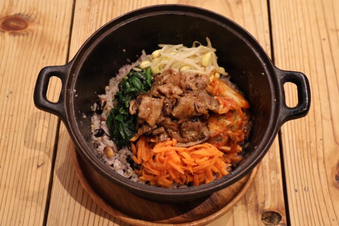 【はくばく韓国メニューフェア】飲食店メニュー開発のエキスパート クーニーズアソシエ青島シェフ監修「ビビンバ×雑穀」限定メニュー提供のメイン画像