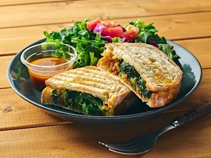 たんぱく質がしっかり摂れるのに、脂質にもうれしい配慮。プラントベースのホットサンドが、スムージー専門店「Ｆ＆Ｐ」で登場のメイン画像